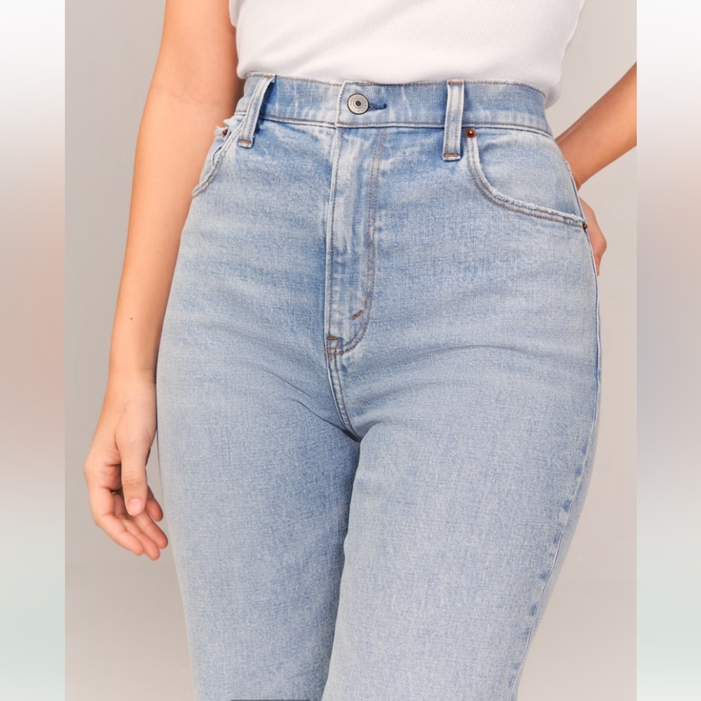 Abercrombie Curve Love Ultra High Rise Ankle Straight Jean - Picture 9 of 14
